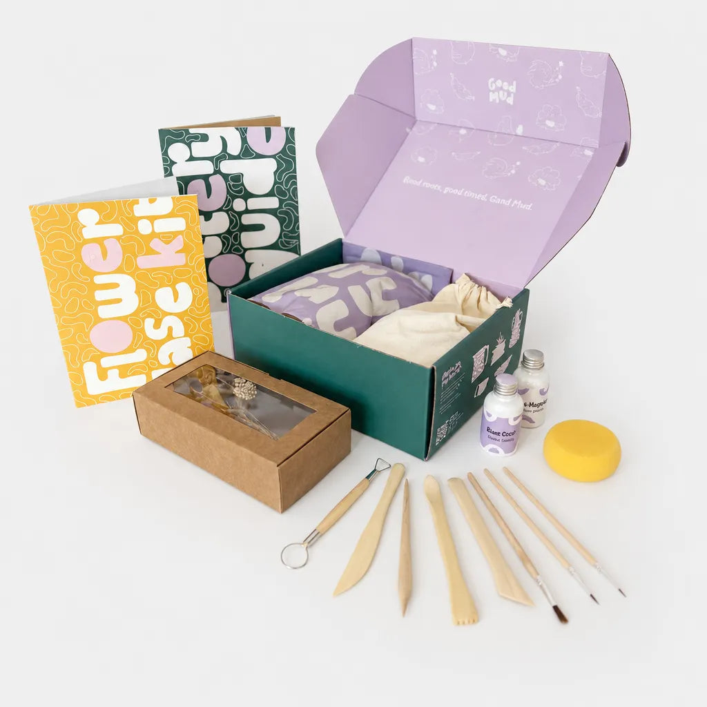 Contents of Good Mud flower vase kit with tools, guides and dried flower box